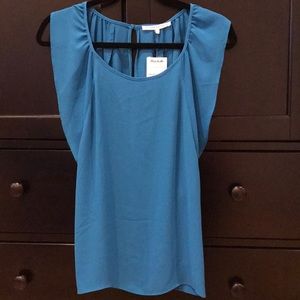 Violet + Claire ruffle sleeve blouse